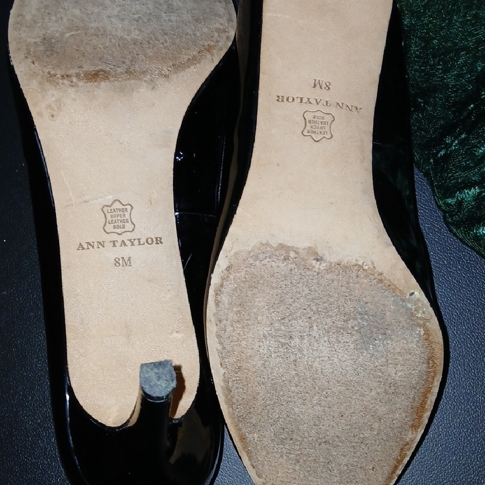 Ann Taylor Classic Black Heels Size 8M - Picture 3 of 5